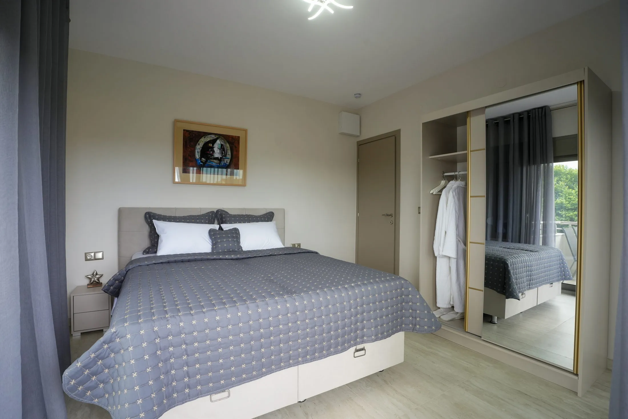 Calm contemporary bedroom