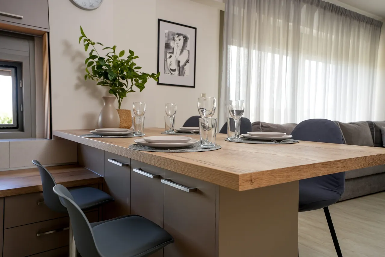 Oak dining surface connecting the kitchen and salon