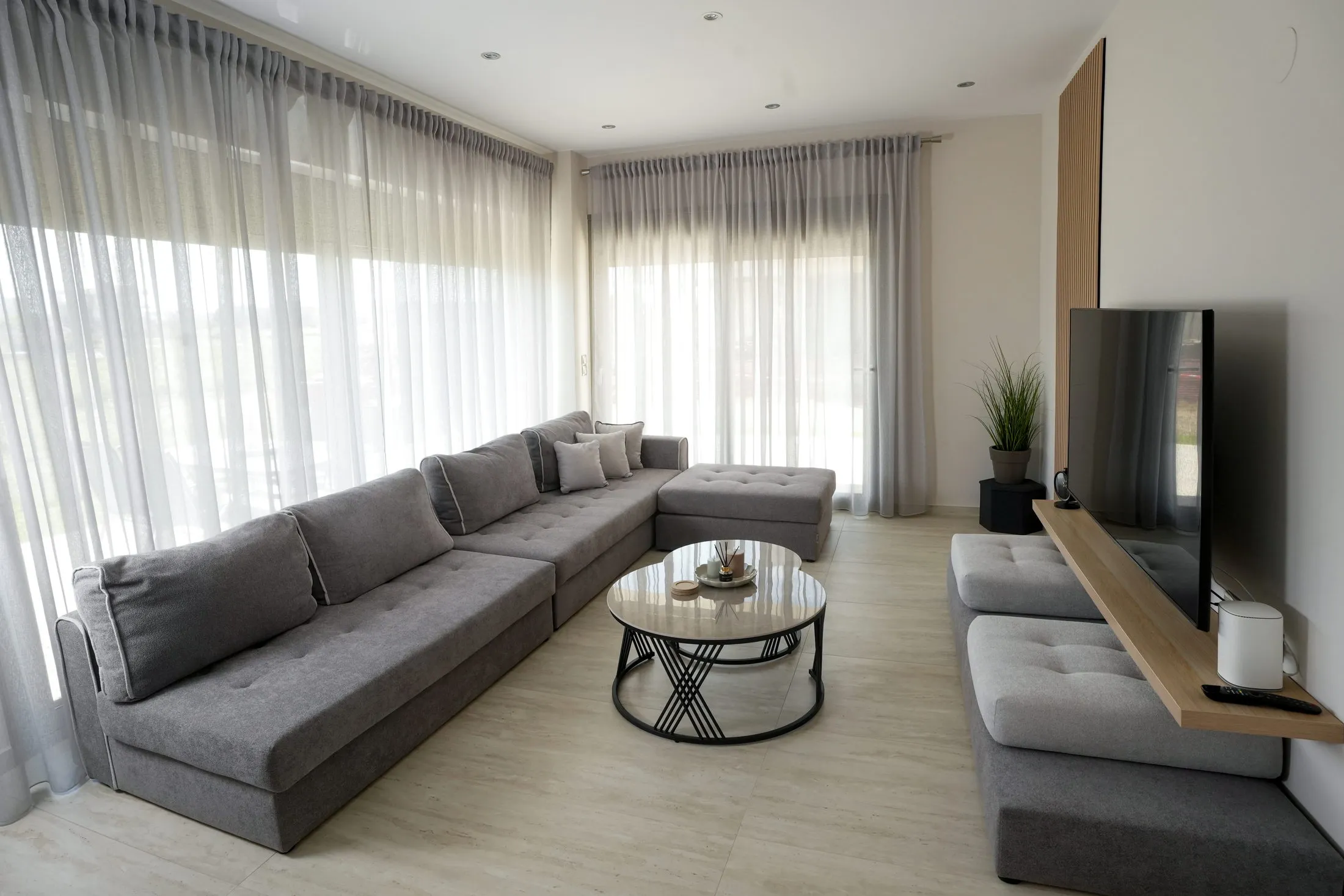 Light-filled salon